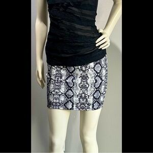 Stylish Black and White Snake Print Skirt
